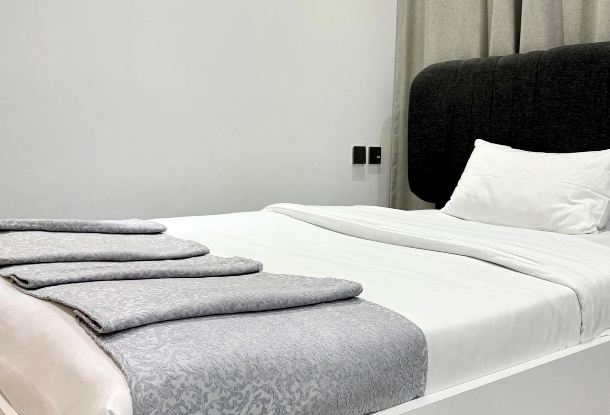 Al Safwa One Apartment Al Hidd Ngoại thất bức ảnh